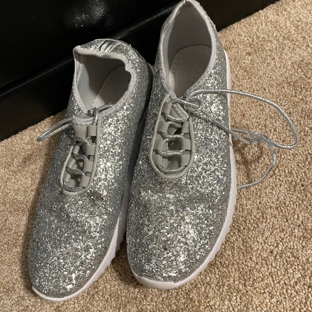 Sparkle tennis shoes size 9